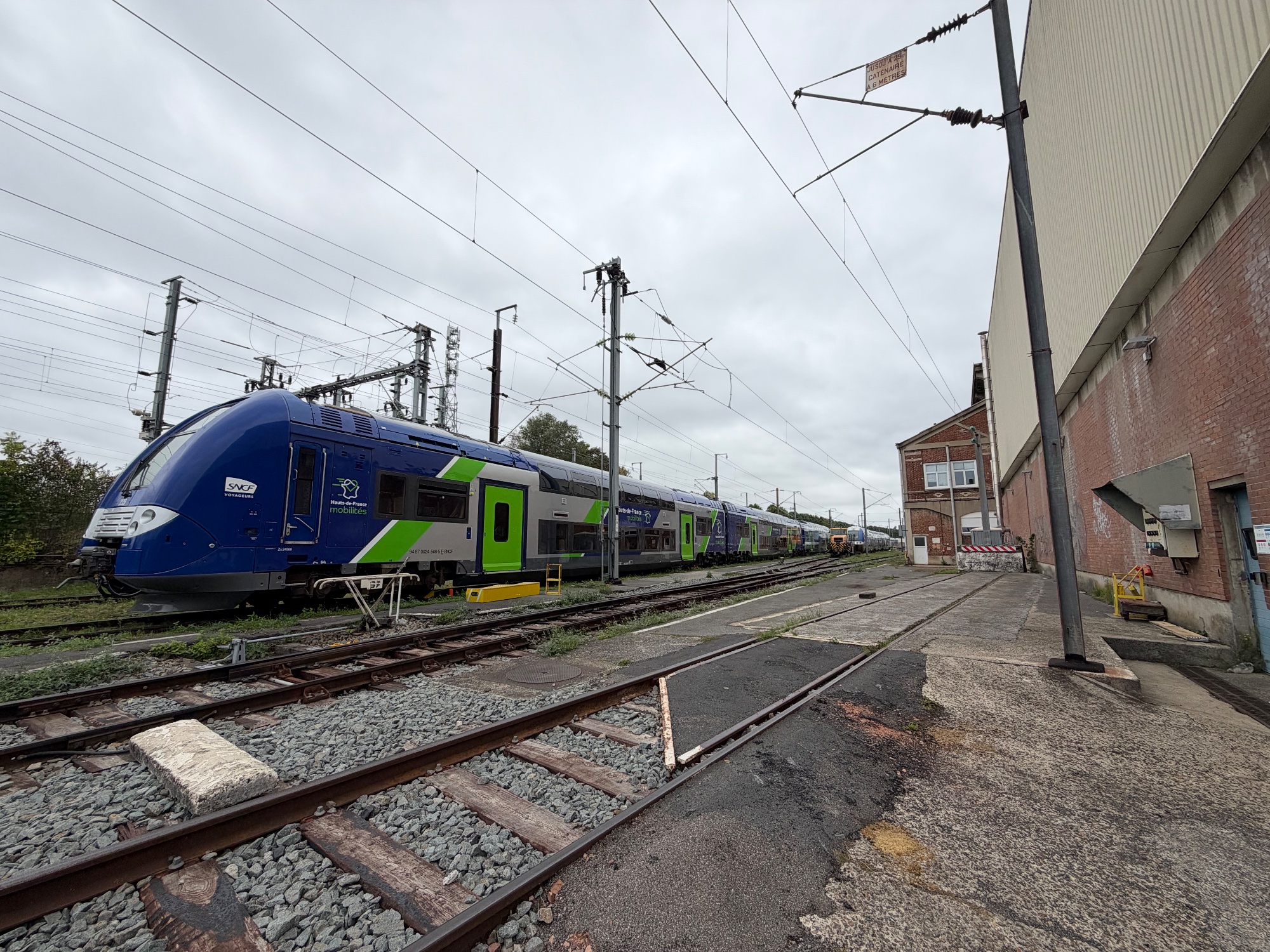 Rame TER Hauts-de-France sur les voies extérieures du site